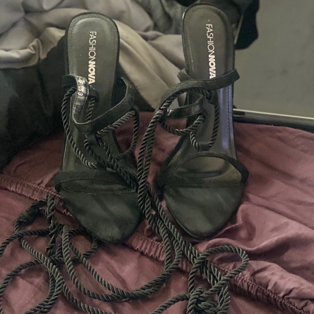 Black fashion nova heels knee strap up